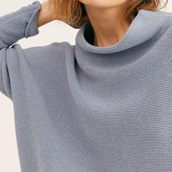 Free People Women's Slouchy Oversized Stretch Tunic Sweater. - Picture 2 of 6